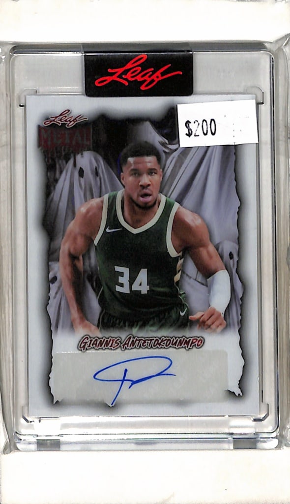 GIANNIS ANTETOKOUNMPO 2025 LEAF METAL HALLOWEEN AUTOGRAPH: 2/5. NEAR MINT OR BETTER CONDITION