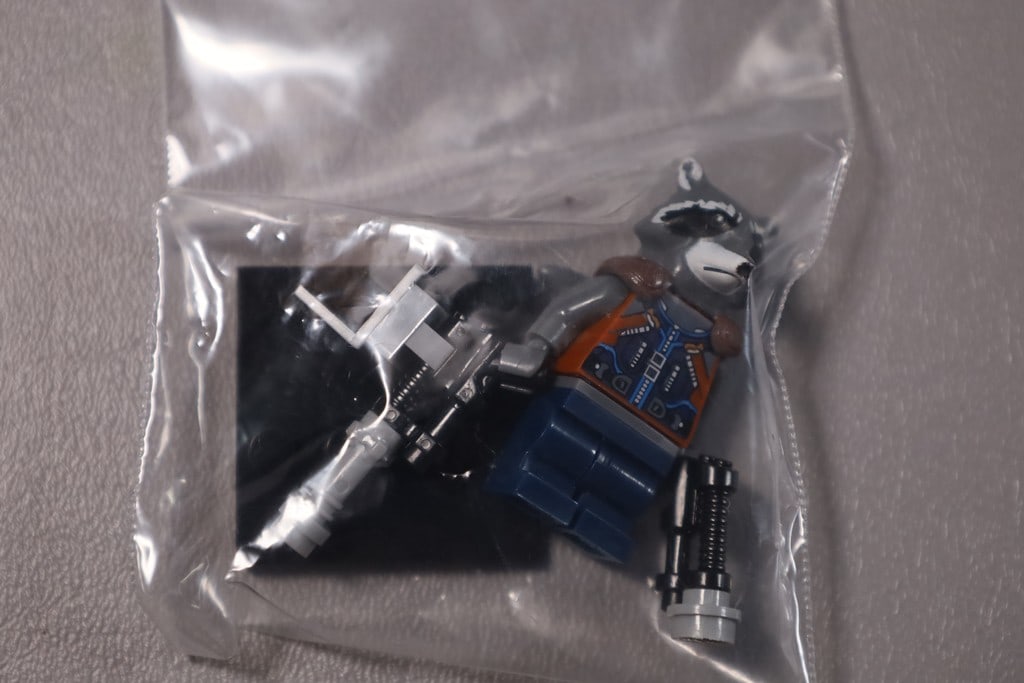 CUSTOM MINIFIGURE: A CUSTOM ROCKET RACCOON (GUARDIANS OF THE GALAXY 2) LEGO STYLE/COMPATIBLE MINIFIGURE. EXCELLENT CONDITION.