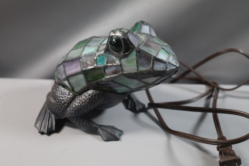 FROG LAMP (1 of 1)