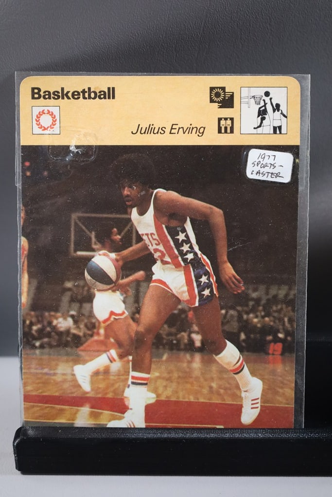 JULIUS ERVING 1977 SPORTCASTERS JUMBO CARD (1 of 1)