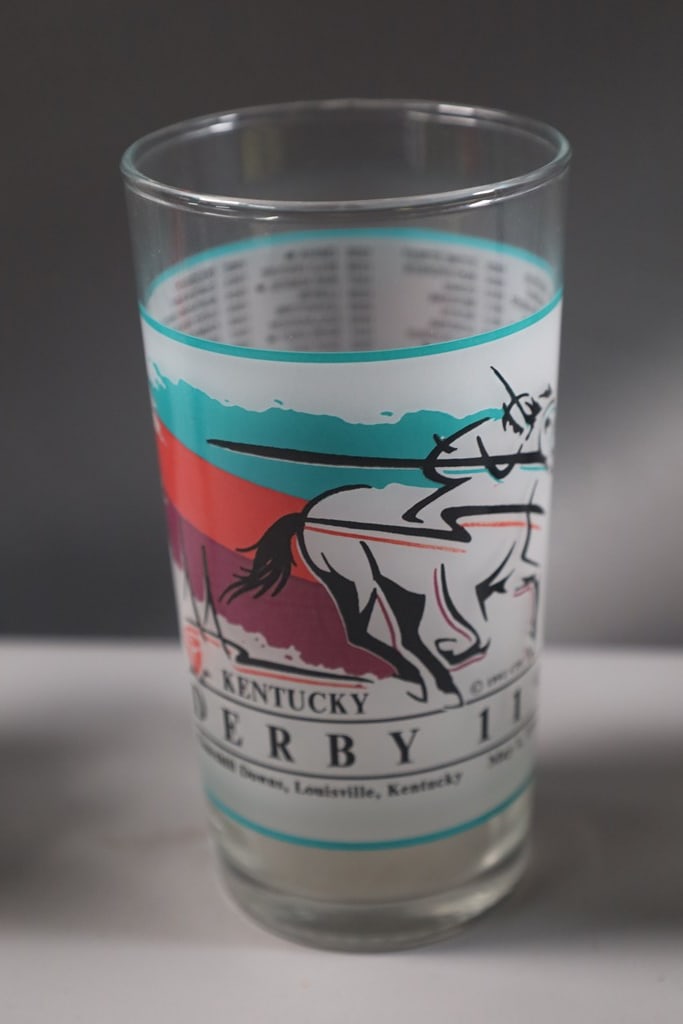KENTUCKY DERBY GLASS: A 1993 KENTUCKY DERBY GLASS. VERY GOOD CONDITION. 