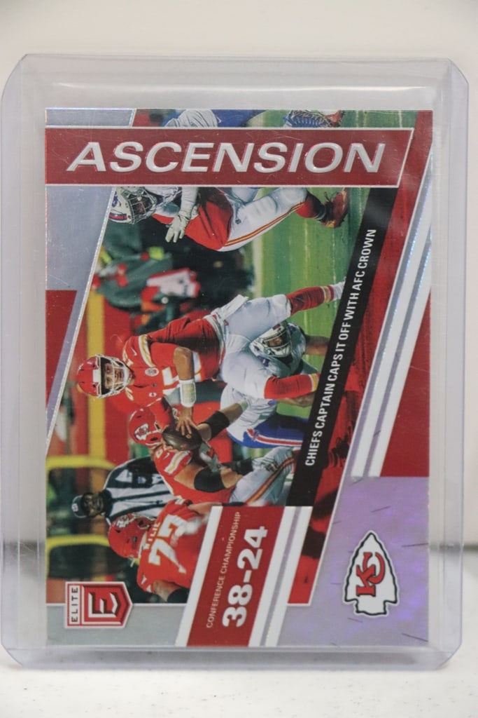 PATRICK MAHOMES 2021 PANINI ELITE ASCENSION INSERT (1 of 1)