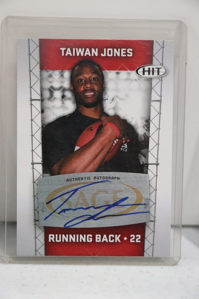 TAIWAN JONES 2011 SAGE HIT AUTOGRAPH ROOKIE CARD (1 of 1)