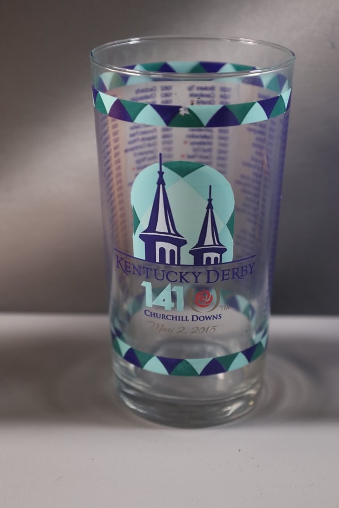 KENTUCKY DERBY GLASS: A 2015 KENTUCKY DERBY GLASS. VERY GOOD CONDITION. 
