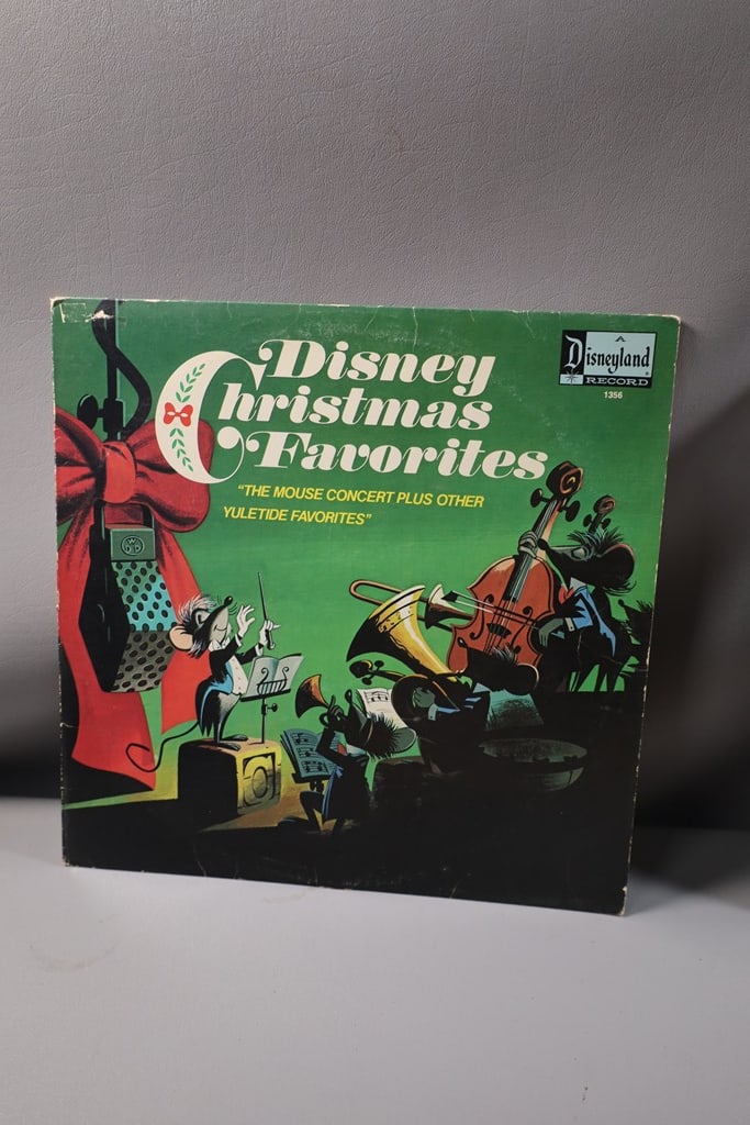 DISNEY RECORD: A VINTAGE DISNEY CHRISTMAS RECORD. 