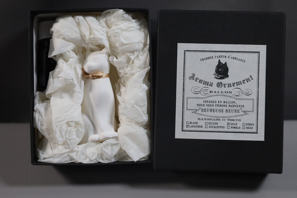 JAPANESE ORNAMENT: A JAPANESE CAT AROMA ORNAMENT. BRAND NEW. 