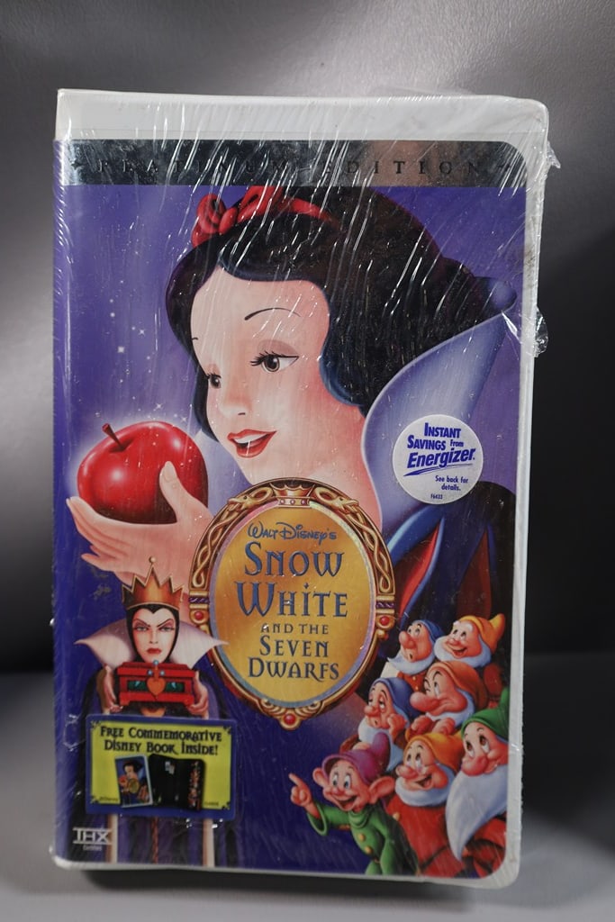 SNOW WHITE MOVIE: A BRAND NEW, SEALED VHS DISNEY SNOW WHITE. 