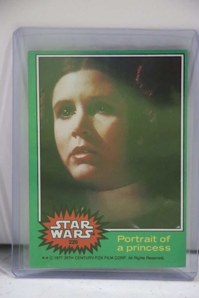 PRINCESS LEIA 1977 TOPPS STAR WARS CARD: NEAR MINT OR BETTER CONDITION 