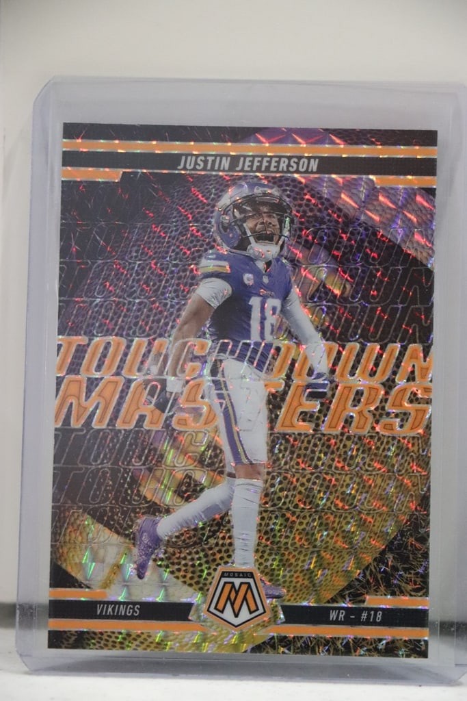 JUSTIN JEFFERSON 2025 PANINI MOSAIC ORANGE FLOURESCENT PRIZM: NEAR MINT OR BETTER CONDITION 