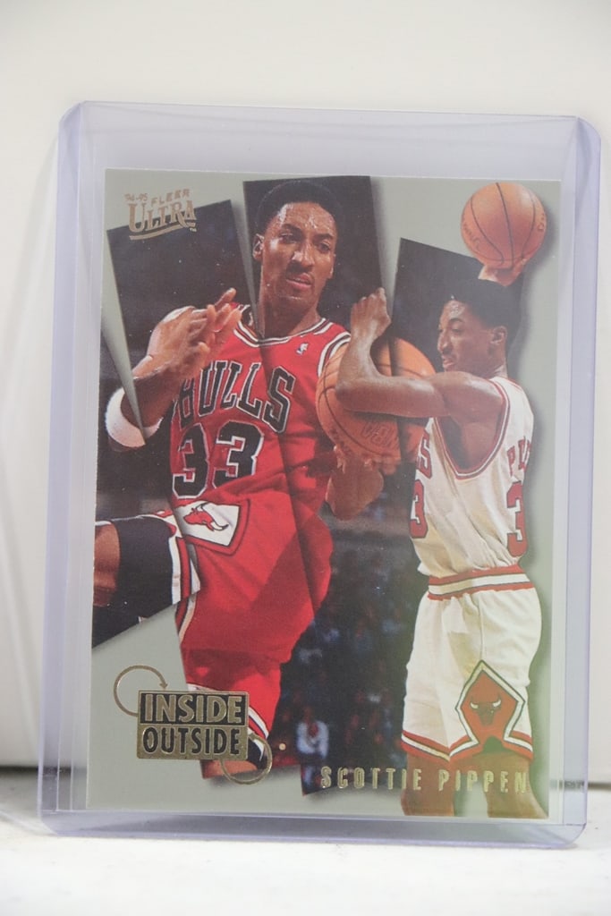 SCOTTIE PIPPEN 1994-95 FLEER ULTRA INSIDE OUTSIDE INSERT: NEAR MINT OR BETTER CONDITION 