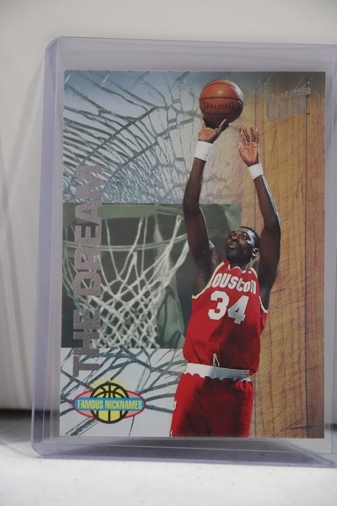 HAKEEM OLAJUWON 1993-94 FLEER ULTRA NICKNAMES INSERT: NEAR MINT OR BETTER CONDITION 