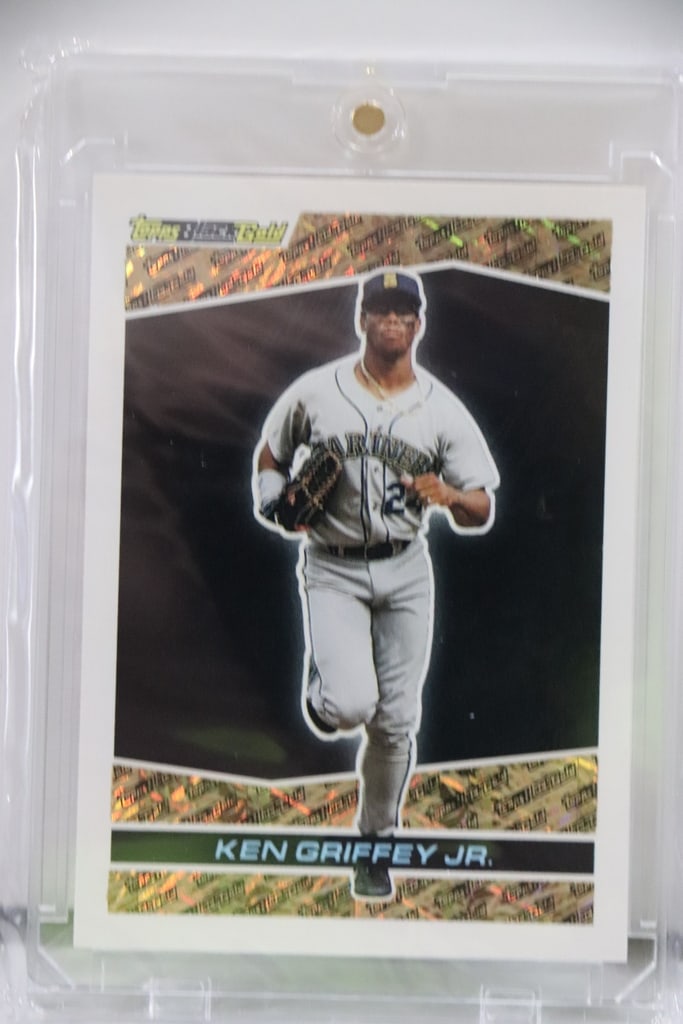 KEN GRIFFEY JR 1993 TOPPS BLACK GOLD: NEAR MINT OR BETTER CONDITION 