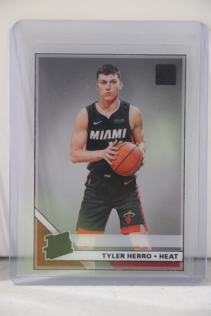 TYLER HERRO 2019-20 DONRUSS CLEARLY PURPLE ROOKIE CARD (1 of 1)