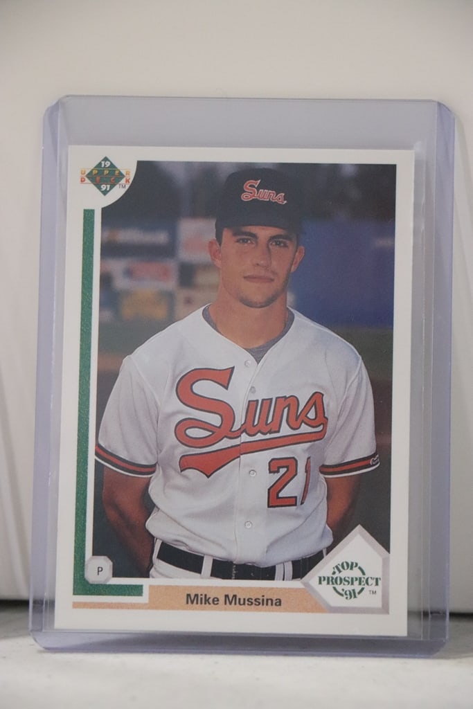 MIKE MUSSINA 1991 UPPER DECK ROOKIE CARD: NEAR MINT OR BETTER CONDITION 