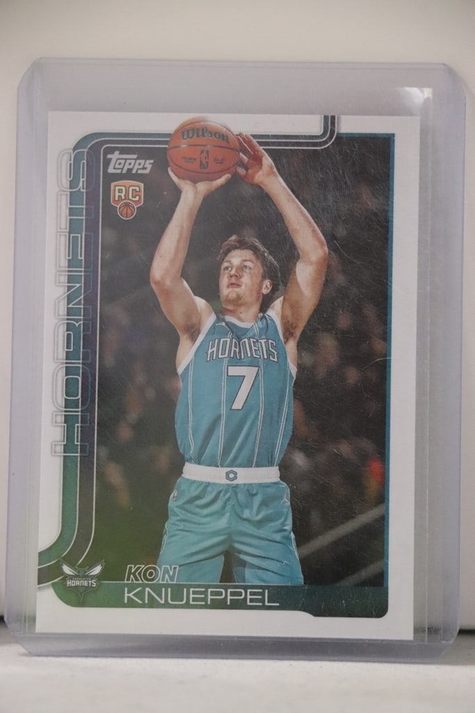 KON KNUEPPEL 2025-26 TOPPS ROOKIE CARD: NEAR MINT OR BETTER CONDITION 