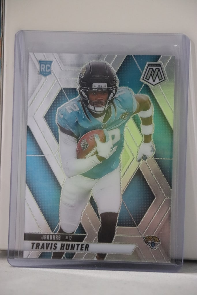 TRAVIS HUNTER 2025 PANINI MOSAIC ROOKIE CARD: NEAR MINT OR BETTER CONDITION 