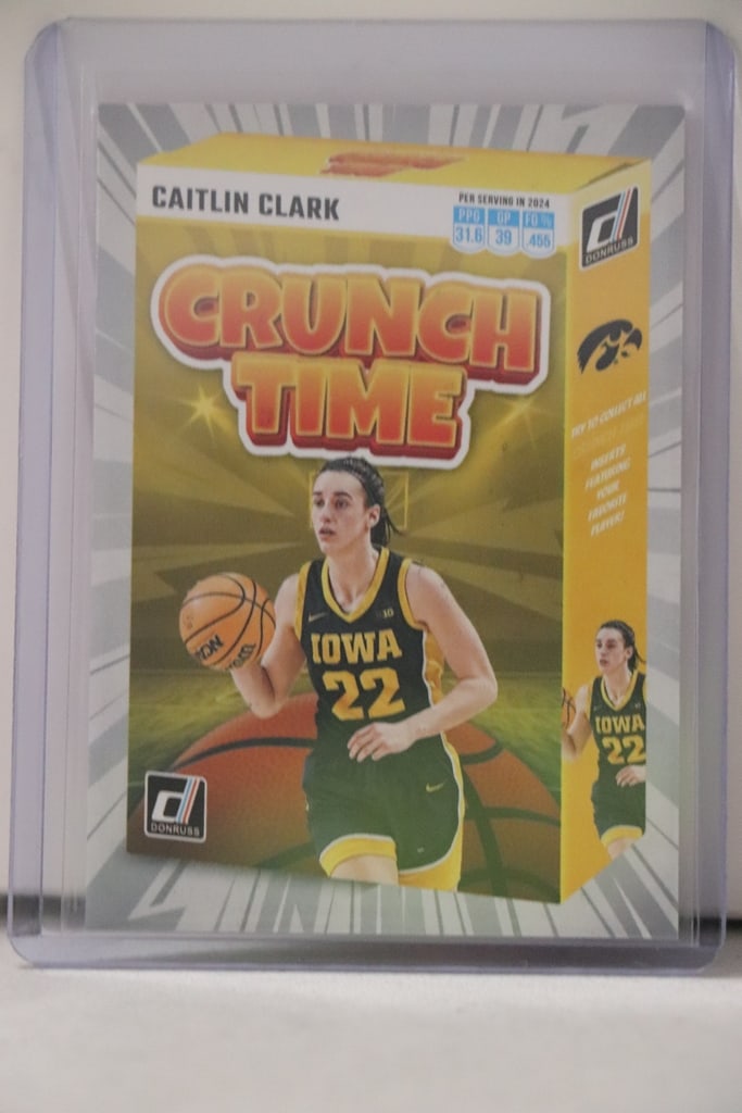 CAITLIN CLARK 2024 DONRUSS COLLECTION CRUNCH TIME BLACK JERSEY ROOKIE CARD: NEAR MINT OR BETTER CONDITION 