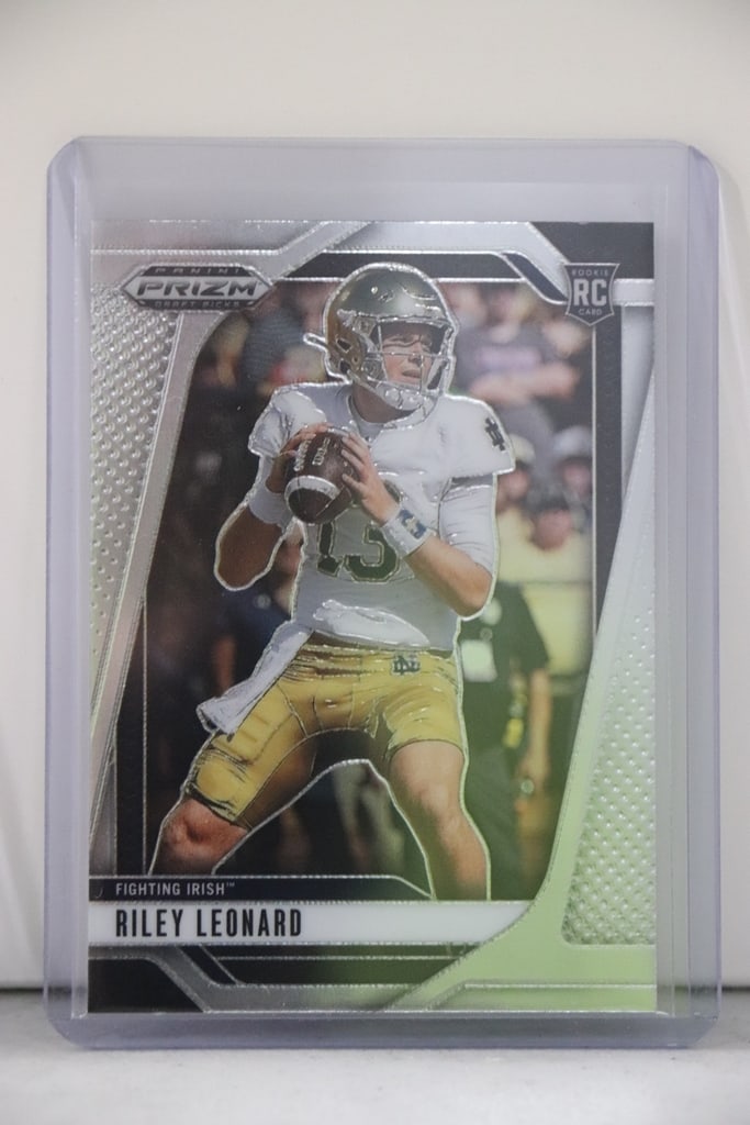 RILEY LEONARD 2025 PANINI PRIZM DRAFT ROOKIE CARD: NEAR MINT OR BETTER CONDITION 