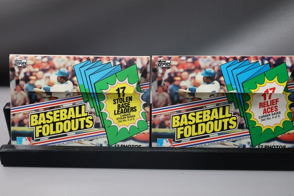 1983 TOPPS BASEBALL FOLDOUT PHOTOS. LOT OF 2: VERY GOOD CONDITION 