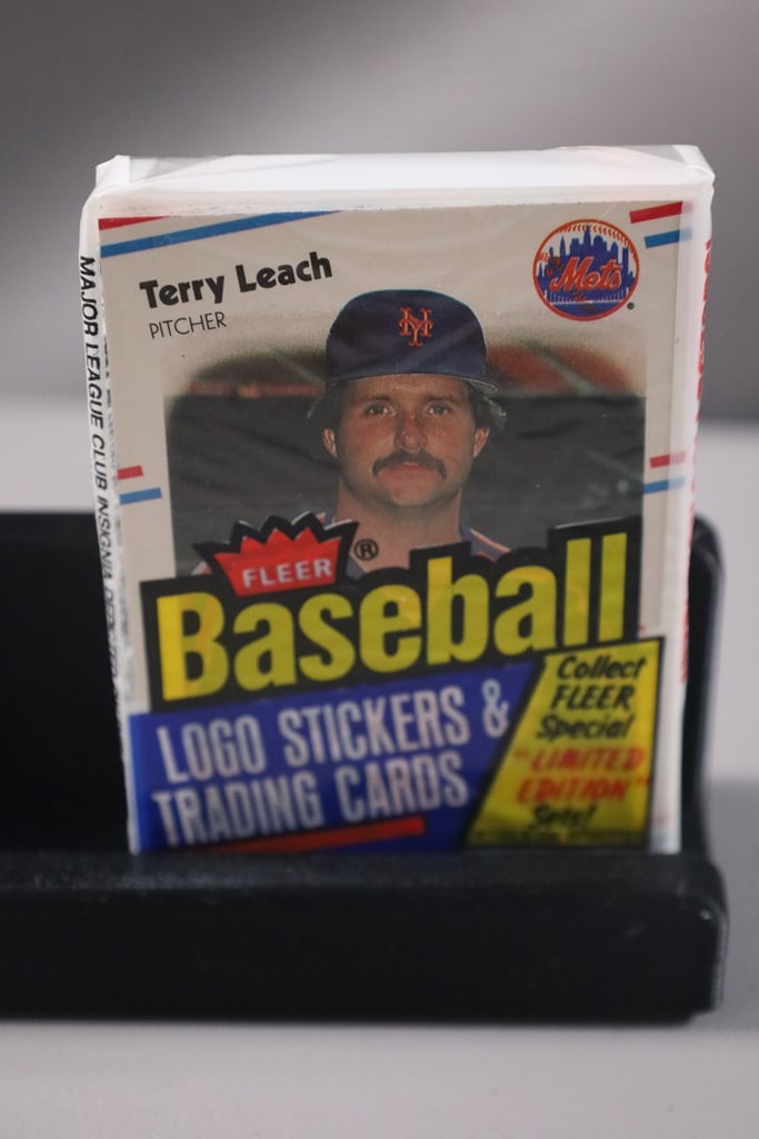 1988 FLEER BASEBALL CELLO PACK: SEALED 