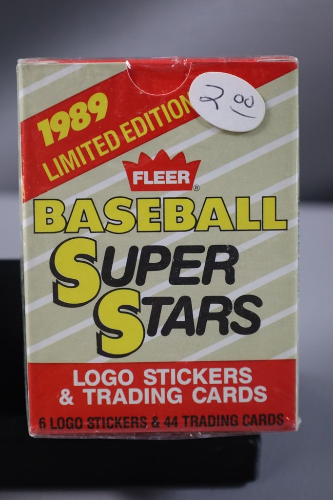 1989 FLEER SUPERSTARS COMPLETE SET: NEAR MINT OR BETTER CONDITION 