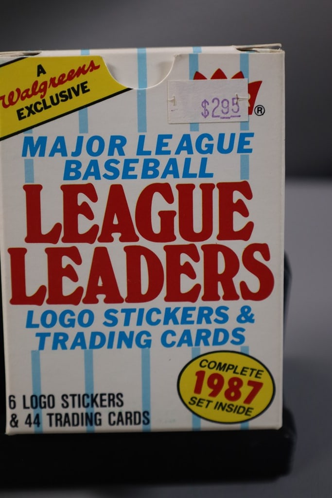 1987 FLEER LEAGUE LEADERS COMPLETE SET: NEAR MINT OR BETTER CONDITION 