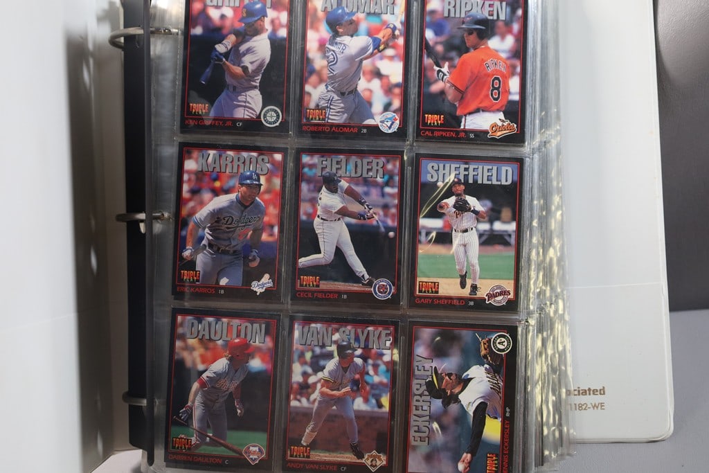 1993 DONRUSS TRIPLE PLAY BASEBALL COMPLETE SET. BILL CLINTON ROOKIE: NEAR MINT OR BETTER CONDITION 