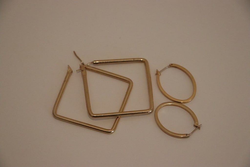 MONET EARRINGS: TWO PAIRS OF GOLD TONE MONET EARRINGS. VERY GOOD CONDITION. 