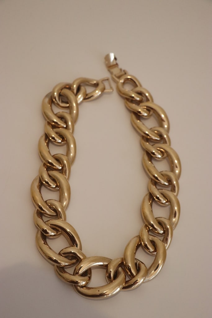 GIVENCHY NECKLACE: A GOLD TONE GIVENCHY NECKLACE. VERY GOOD CONDITION. 