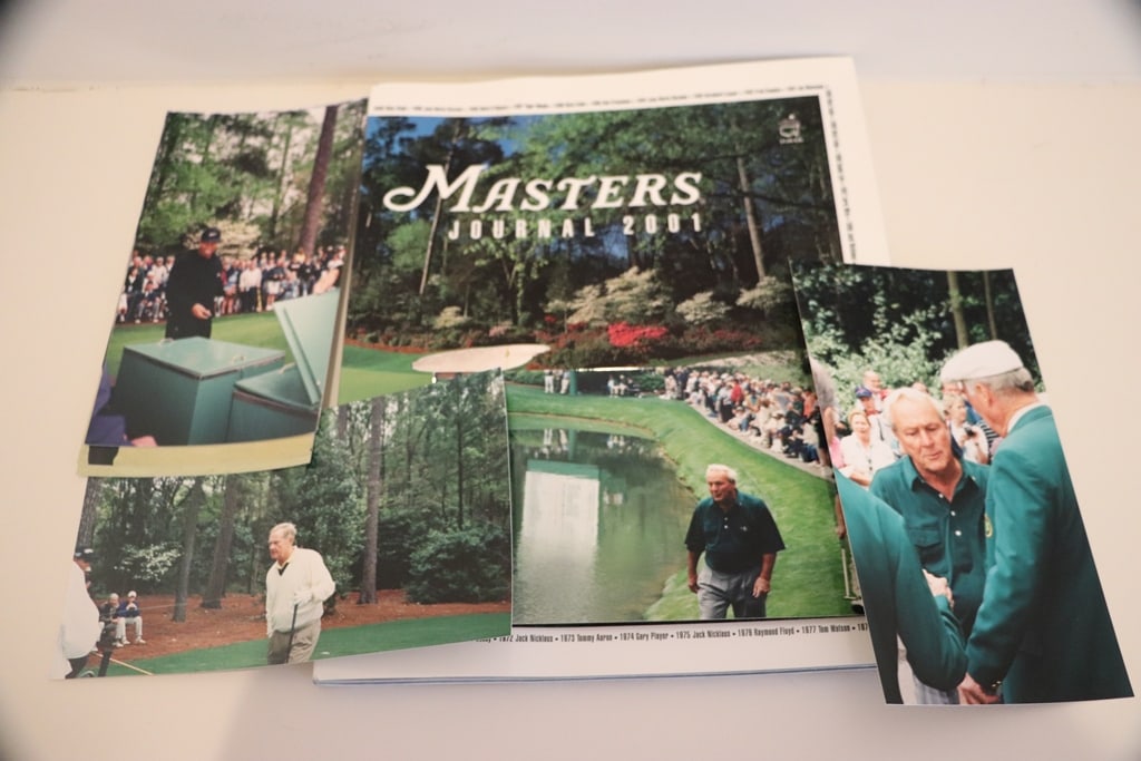 2001 MASTERS MEMORABILIA: A 2001 MASTERS GOLF PROGRAM WITH PERSONAL PHOTOS OF TIGER WOODS, JACK NICKLAUS AND ARNOLD PALMER. IT WAS TIGER'S SECOND MASTER WIN. VERY GOOD CONDITION. 