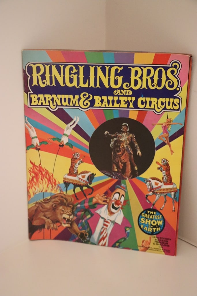 1973 RINGLING BROS.: A 1973 RINGLING BROS. CIRCUS PROGRAM. VERY GOOD CONDITION. 