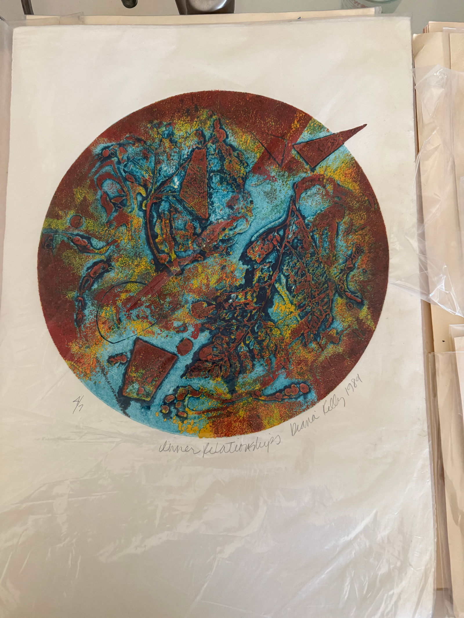 DIANA KELLY SIGNED PRINT: A DIANA KELLY SIGNED PRINT/ETCHING TITLED DINNER RELATIONSHIPS. IT IS 4/7. 18X22. VERY GOOD CONDITION. 