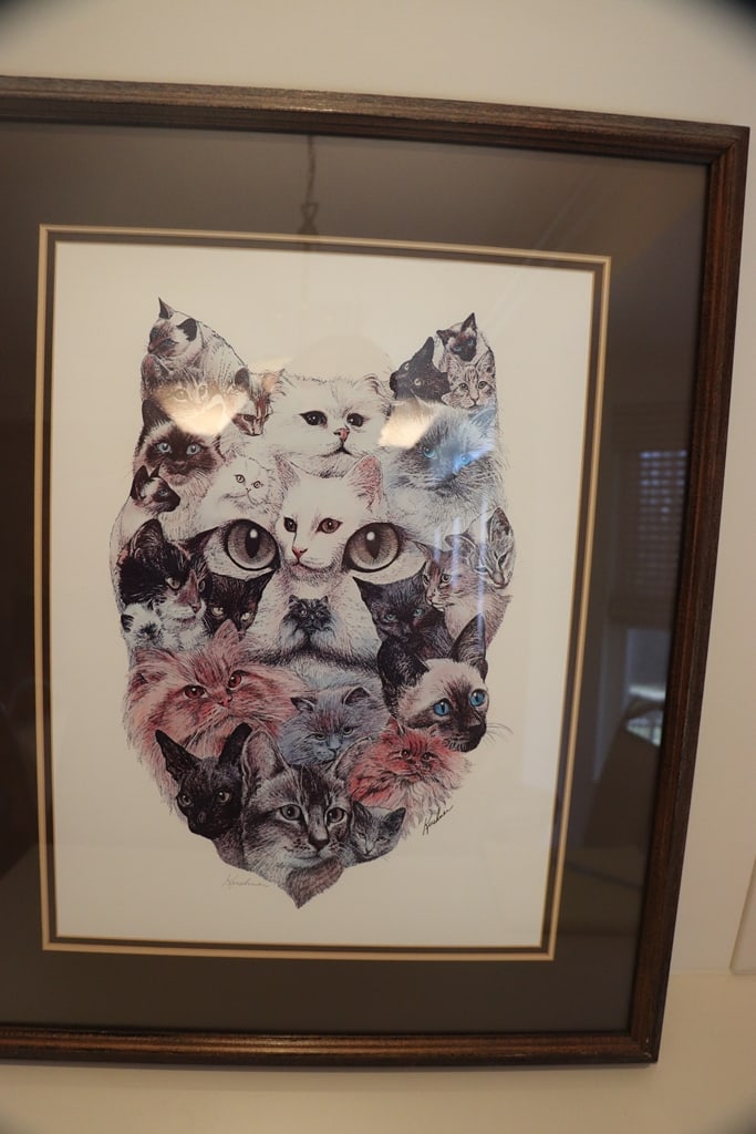 SIGNED CAT PRINT: A SIGNED AND FRAMED PRINT OF CATS. SIGNED KUSHNER. 22X26.5. VERY GOOD CONDITION. 