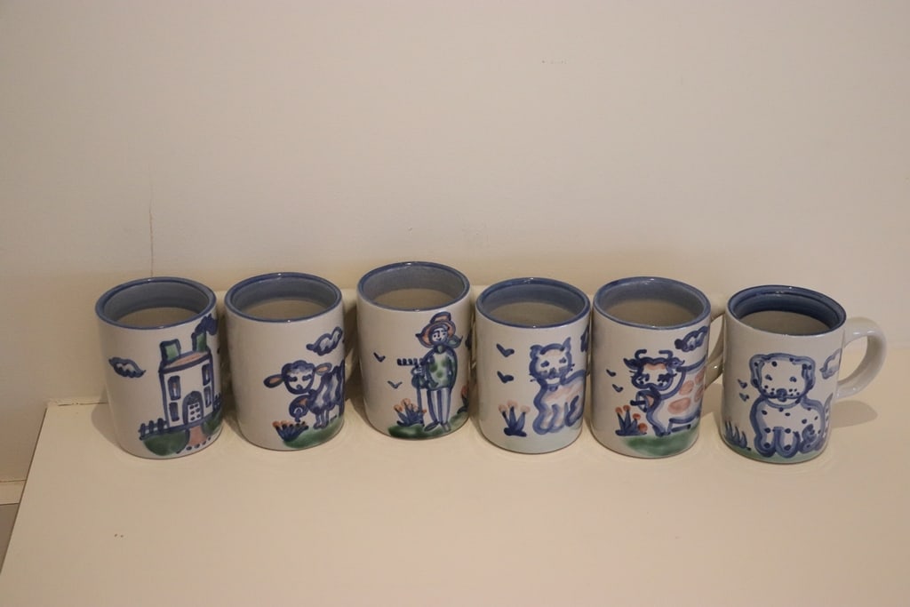 MA HADLEY DISHES: A GROUP OF M.A. HADLEY COFFEE CUPS. VERY GOOD CONDITION. 