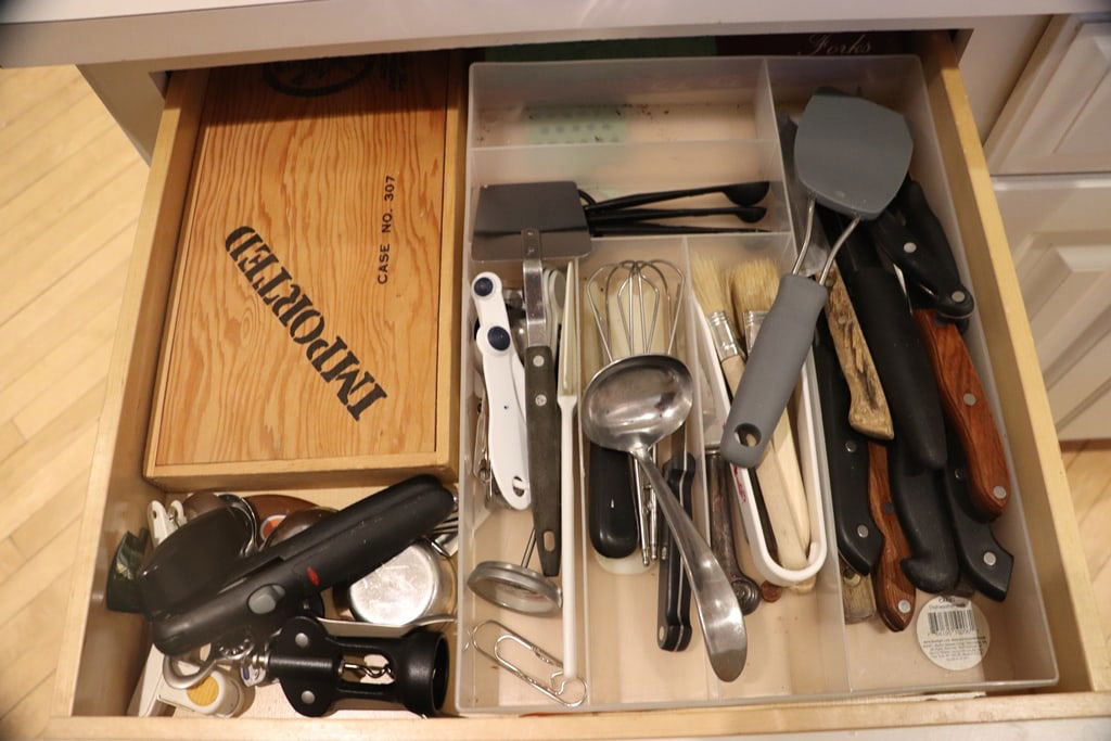 LARGE LOT OF KITCHEN - 8