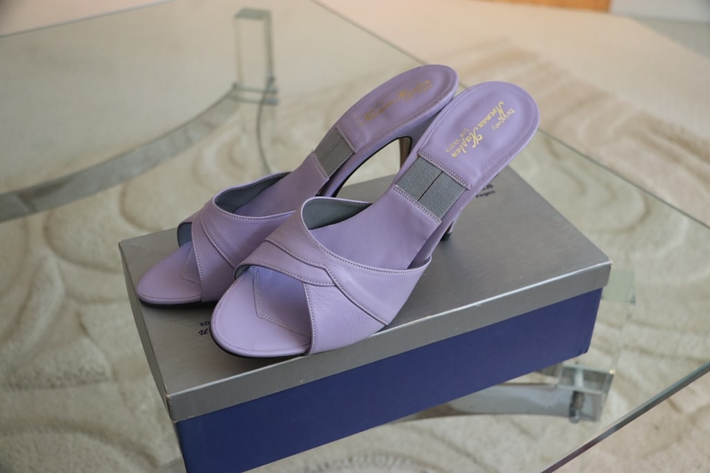 WOMEN'S SHOES: A BRAND NEW PAIR OF NORMAN KAPLAN OF LAS VEGAS HEELS. SIZE 10 