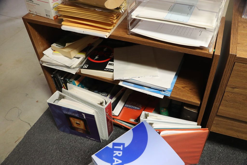 BOOK SHELF: A 2 SHELF BOOK CASE. CONTENTS NOT INCLUDED, DISPLAY ONLY. VERY GOOD CONDITION. 