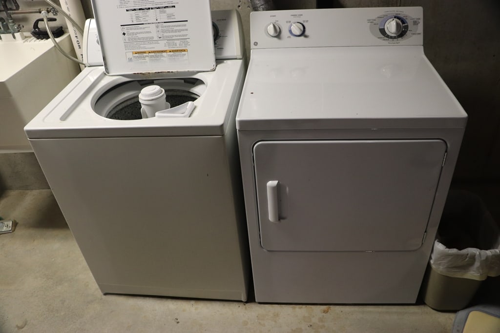 WASHER & DRYER SET (1 of 1)