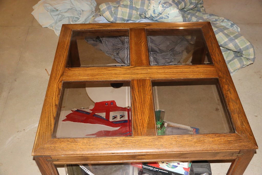 COFFEE TABLE: A WOOD AND 4 PANEL GLASS COFFEE TABLE. VERY GOOD CONDITION. 