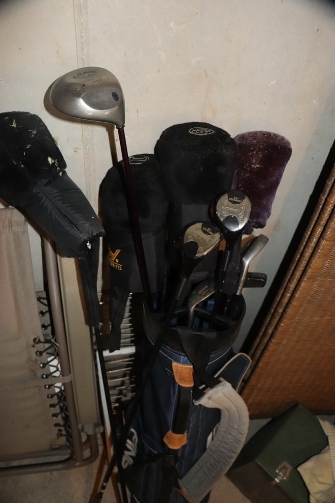 GOLF CLUBS: A SET OF MIXED GOLF CLUBS. VERY GOOD CONDITION. 