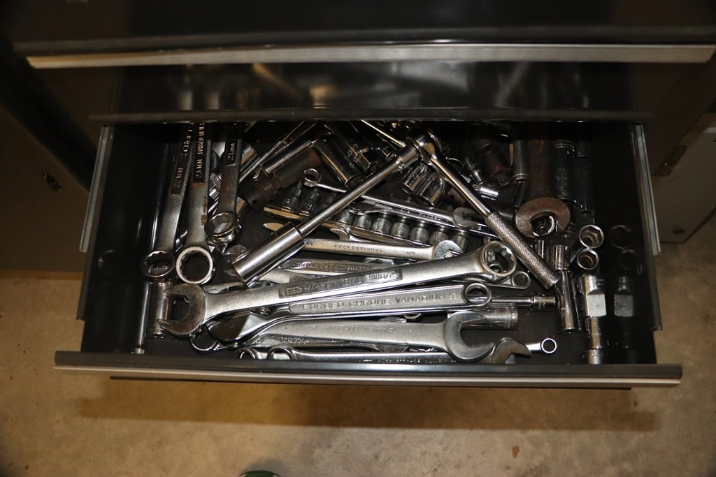 CRAFTSMAN TOOL CHEST - 5