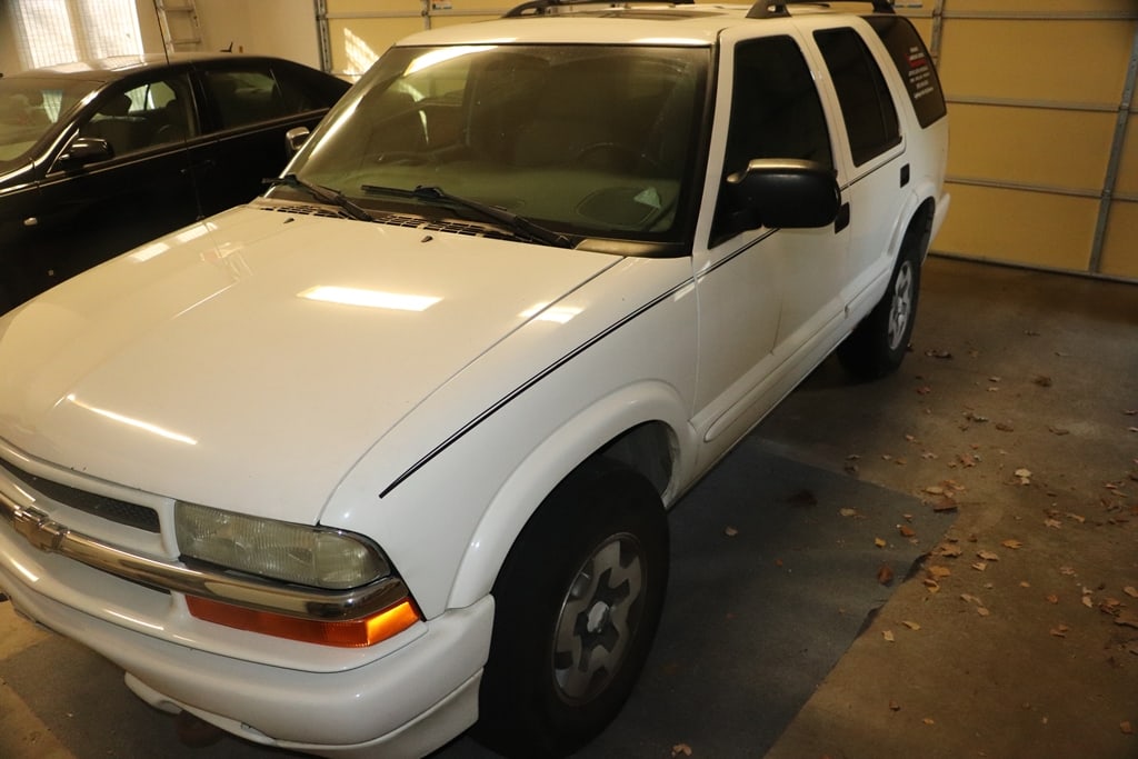 2004 CHEVY BLAZER: A 2004 CHEVY BLAZER 4 DOOR, V6, 4.3 LITER, 4WD, SUV WITH 187,620 MILES. WAS USED AS A WORK VEHICLE. HAS SOME COSMETIC DAMAGE AND RUST. REGULAR MAINTENANCE. STARTS RIGHT UP. 