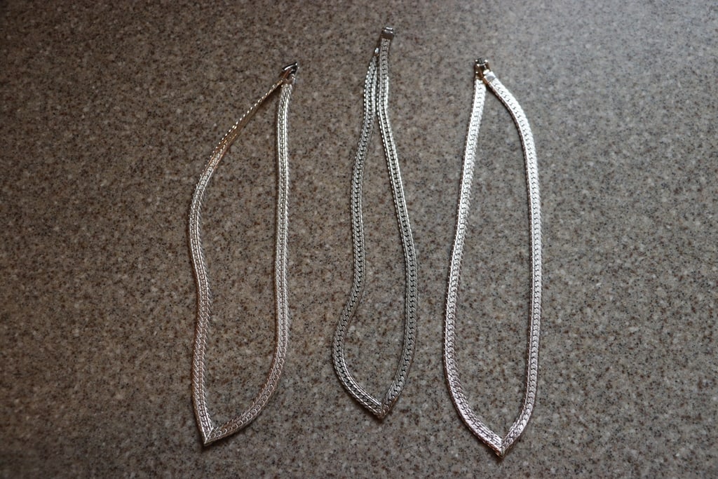NAPIER JEWELRY: A GROUP OF 3 SILVER TONE NAPIER NECKLACES. VERY GOOD CONDITION. 