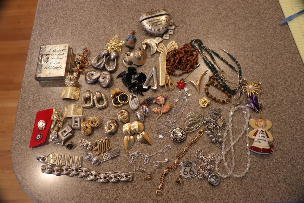 COSTUME JEWELRY (1 of 1)