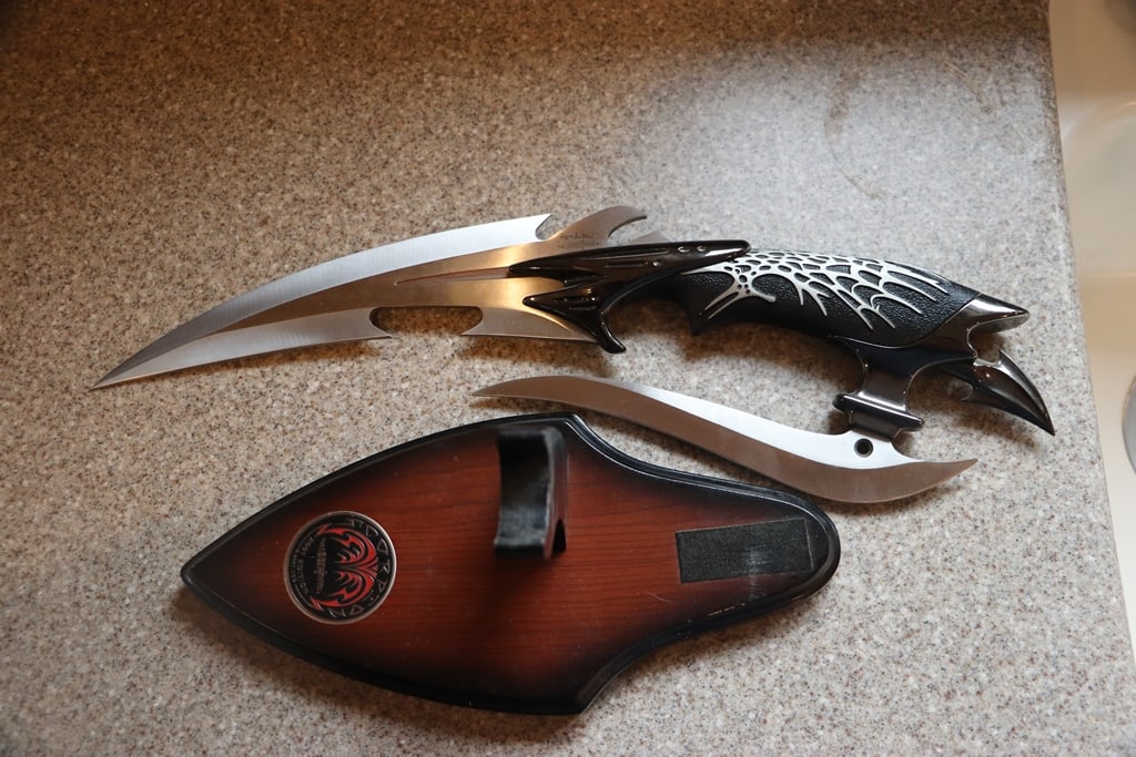 GIL HIBBEN KNIFE: A GIL HIBBEN DESIGNED SCORPION KNIFE WITH STAND. 15.75" 