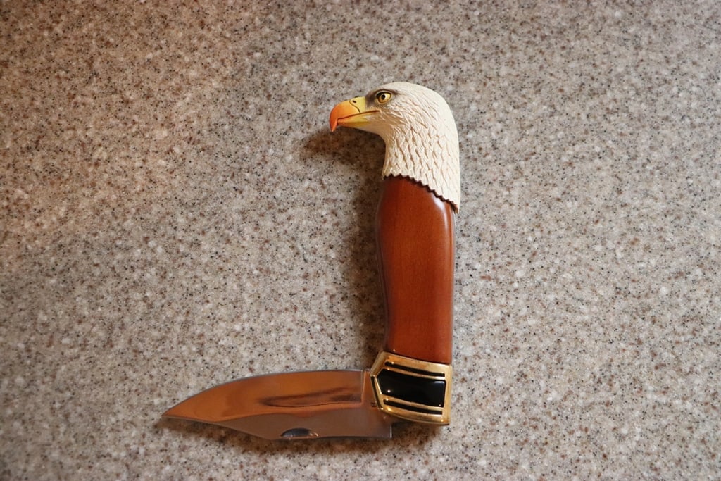 EAGLE KNIFE: A FRANKLIN MINT BRAND EAGLE KNIFE. BRAND NEW. 