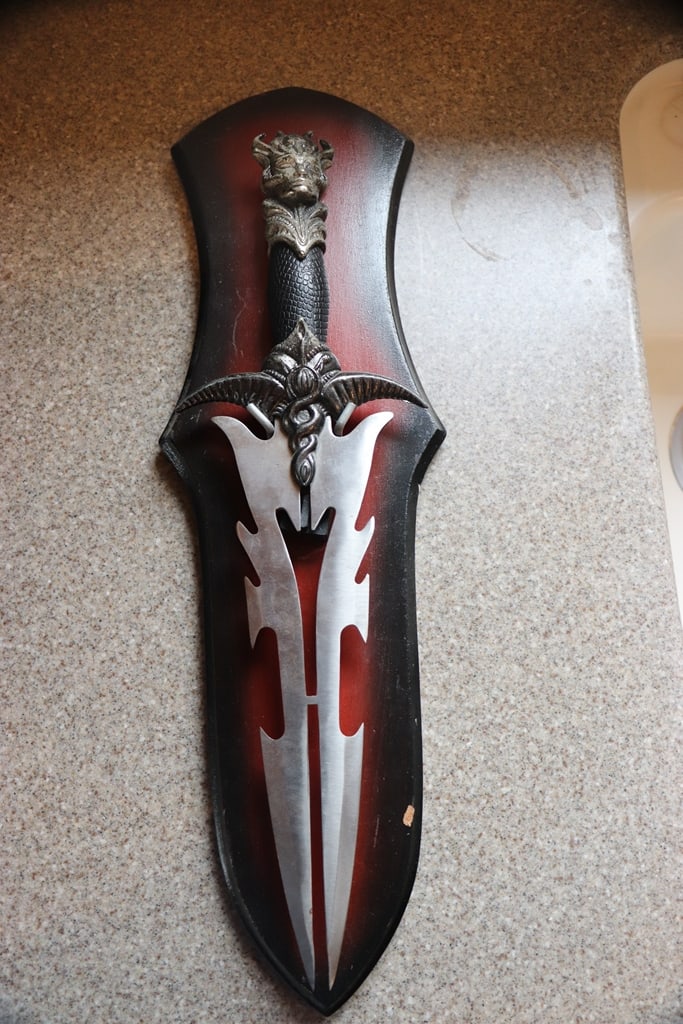 FANTASY DAGGER: A LARGE MYSTICAL/FANTASY DAGGER. VERY GOOD CONDITION. 11" 