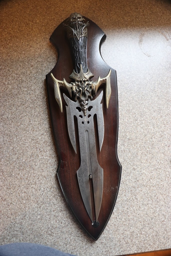 KIT RAE KNIFE: A KIT RAE FANTASY DAGGER. VERY GOOD CONDITION. 11" 