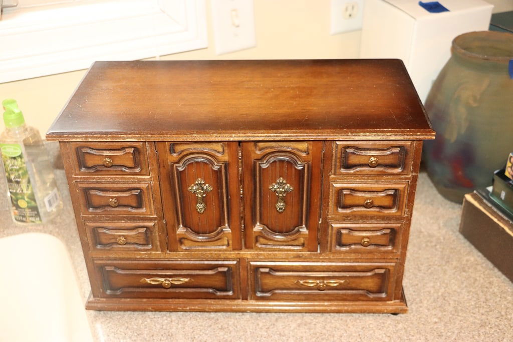 JEWELRY BOX (1 of 1)