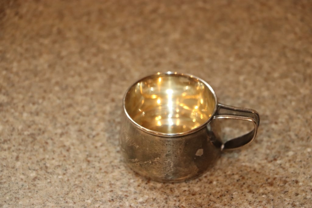VINTAGE H.R. MORSS STERLING: A VINTAGE H.R. MORSS AND CO. STERLING CUP. MARKED 4589 AND THE MORSS MARK. VERY GOOD CONDITION 